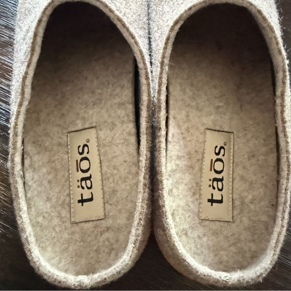 TAOS Women's Woolery Two-Tone Clog Faux Fur Lining 40 Size 9-9.5 - Picture 3 of 9